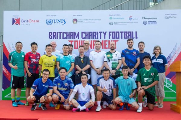 Giải đấu bóng đá Trường Đại học công nghệ đông Á tham gia với Hiệp hội Doanh nghiệp Anh Quốc 2023
